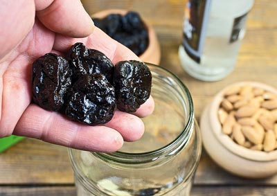Настойка на черносливе